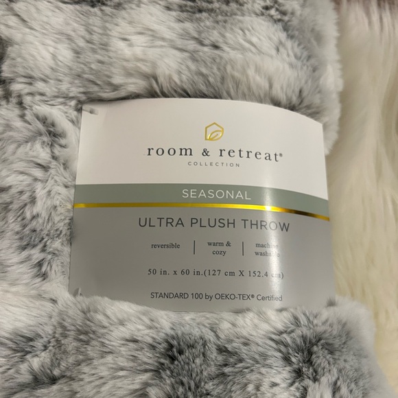 Room & Retreat Ultra Plush Throw - Picture 1 of 2